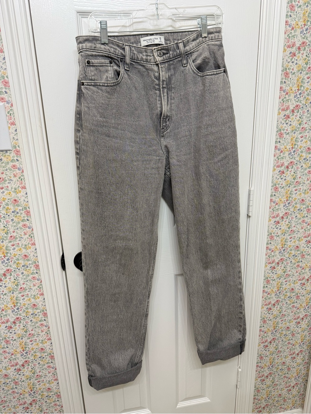 Abercrombie & Fitch Curve Love Ultra High Rise Straight Leg Jeans - Washed Gray